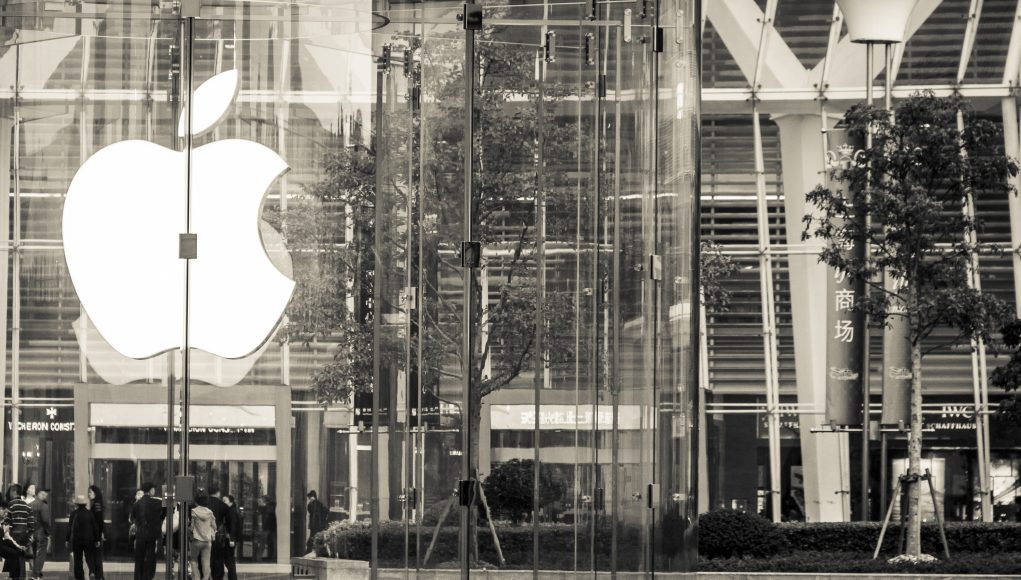black-and-white-architecture-street-skyscraper-downtown-facade-933978-pxhere.com Apple says it now has 935 million paid subscriptions